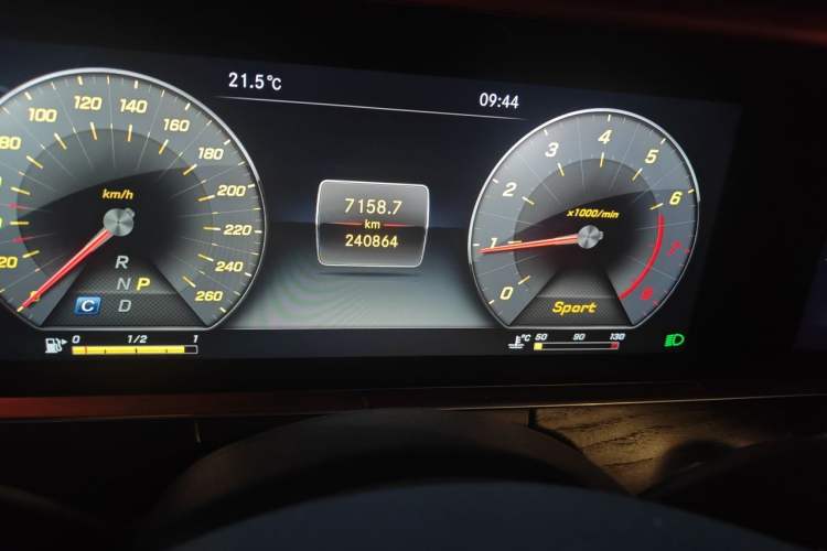 Used Mercedes-Benz E-Class 2018 E 300 L Sport Luxury Edition Odometer Close Up