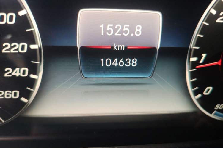 Used Mercedes-Benz E-Class 2018 Facelift E 200 L Odometer Close Up