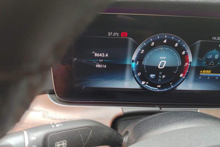 Used Mercedes-Benz E-Class 2018 Facelifted E 300 L Stylish Version Odometer Close Up