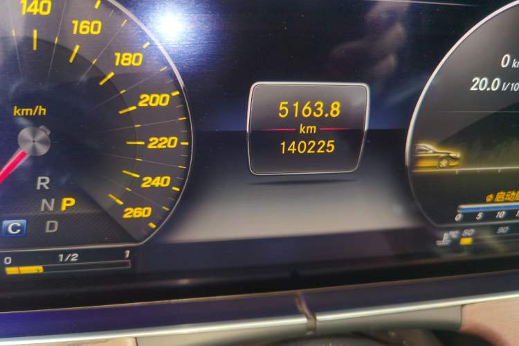 Used Mercedes-Benz E-Class 2018 E 200 L Odometer Close Up