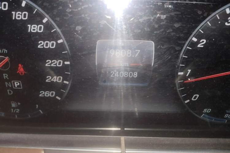 Used Mercedes-Benz E-Class 2018 Facelift E 200 L Odometer Close Up