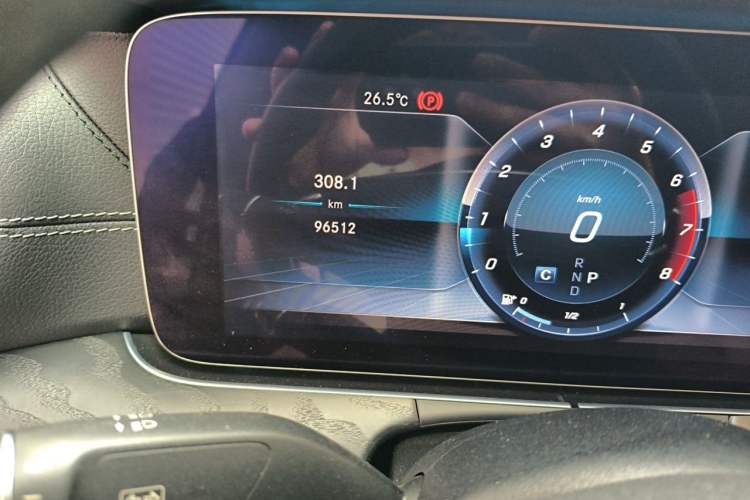 Used Mercedes-Benz E-Class 2018 E 300 L Sport Luxury Edition Odometer Close Up