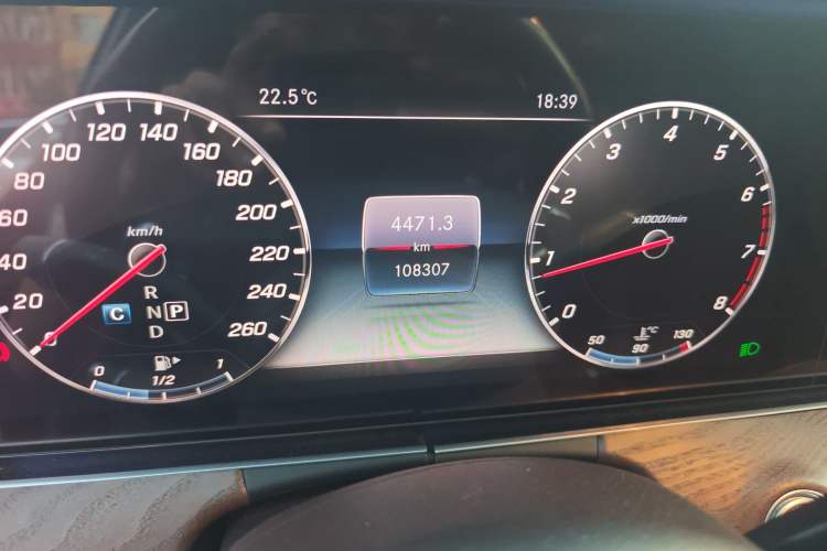 Used Mercedes-Benz E-Class 2018 Facelift E 200 L 4MATIC Odometer Close Up