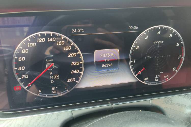Used Mercedes-Benz E-Class 2018 E 200 L Sport Edition Odometer Close Up