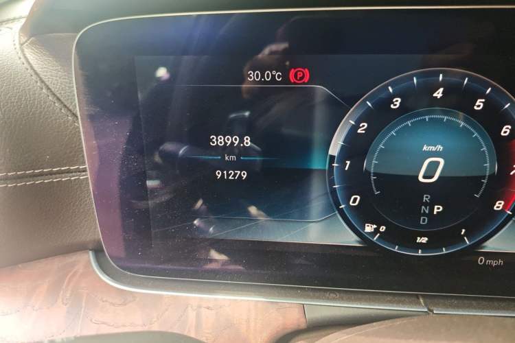 Used Mercedes-Benz E-Class 2018 Facelift E 200 L Odometer Close Up