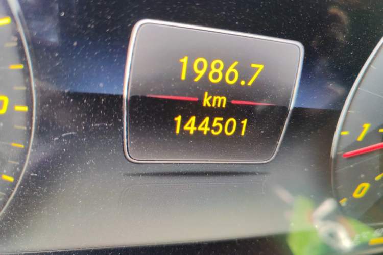 Used Mercedes-Benz E-Class 2018 Facelift E 200 L Sport Edition Odometer Close Up