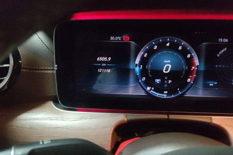 Used Mercedes-Benz E-Class 2018 Facelift E 200 L Odometer Close Up