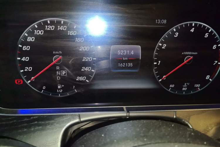Used Mercedes-Benz E-Class 2018 E 200 L Sport Edition Odometer Close Up