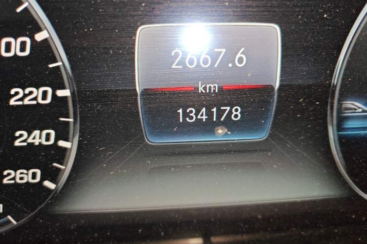 Used Mercedes-Benz E-Class 2018 Facelift E 200 L Odometer Close Up