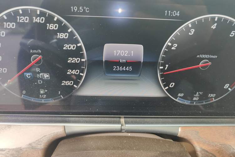 Used Mercedes-Benz E-Class 2018 Facelift E 200 L 4MATIC Odometer Close Up
