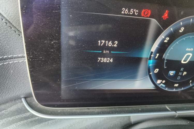 Used Mercedes-Benz E-Class 2018 Facelift E 200 L Sport Edition Odometer Close Up