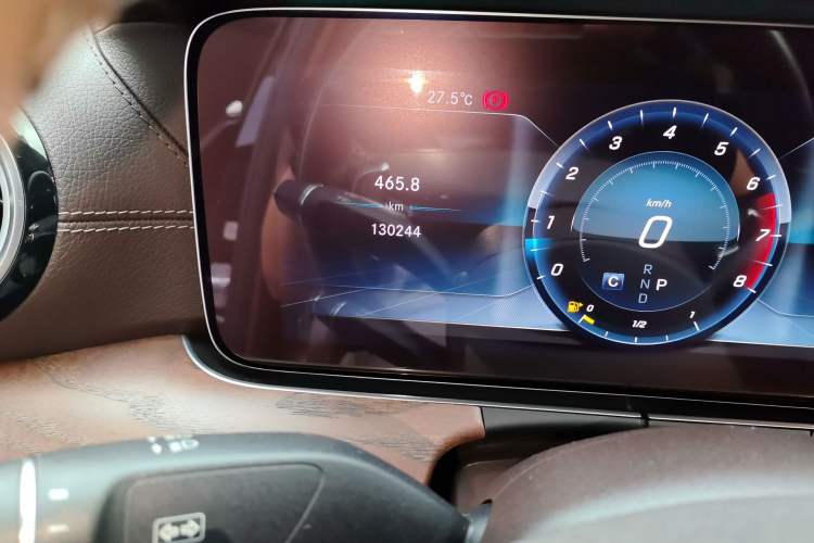 Used Mercedes-Benz E-Class 2018 Facelift E 200 L Odometer Close Up