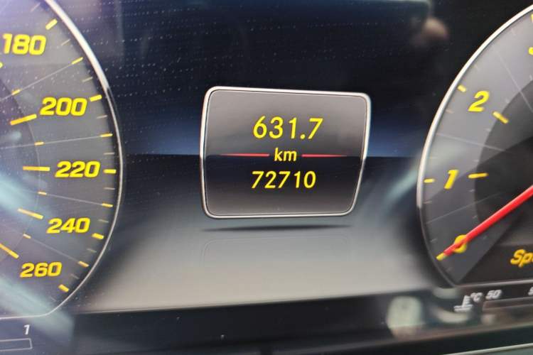 Used Mercedes-Benz E-Class 2018 Facelift E 200 L Odometer Close Up