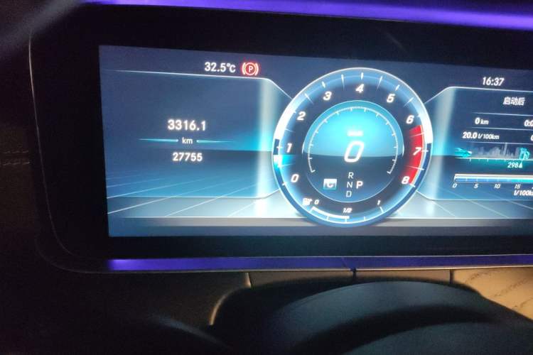 Used Mercedes-Benz E-Class 2018 Restyled E 300 L Sporty and Stylish Edition Odometer Close Up