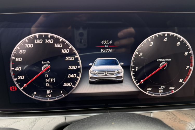 Used Mercedes-Benz E-Class 2018 Facelift E 200 L Sport Edition Odometer Close Up