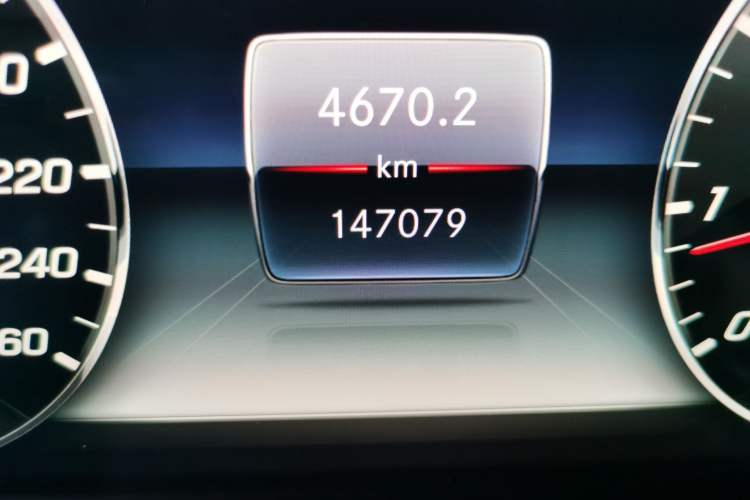 Used Mercedes-Benz E-Class 2018 Facelift E 300 L Luxury Edition Odometer Close Up