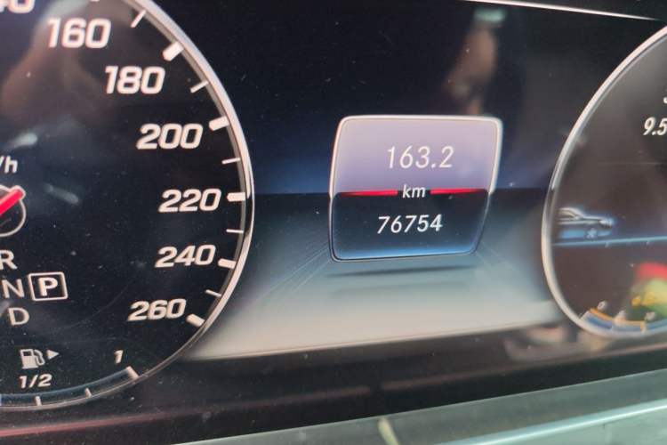 Used Mercedes-Benz E-Class 2018 Facelift E 200 L Odometer Close Up