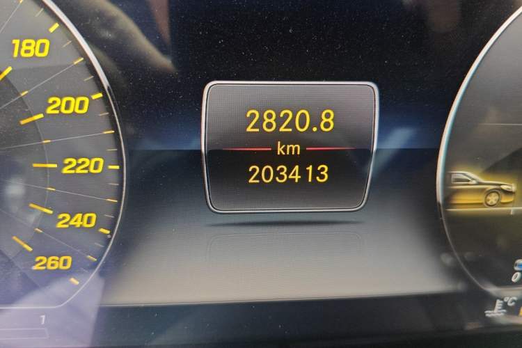 Used Mercedes-Benz E-Class 2018 Facelift E 200 L Sport Edition Odometer Close Up