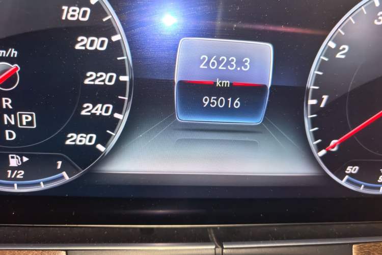 Used Mercedes-Benz E-Class 2018 Facelifted E 300 L Stylish Version Odometer Close Up
