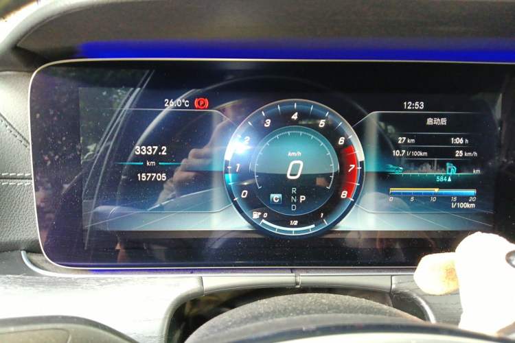 Used Mercedes-Benz E-Class 2018 Facelift E 200 L Sport Edition Odometer Close Up