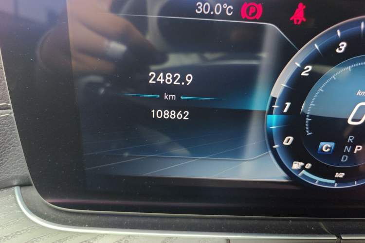 Used Mercedes-Benz E-Class 2018 Restyled E 300 L Sporty and Stylish Edition Odometer Close Up