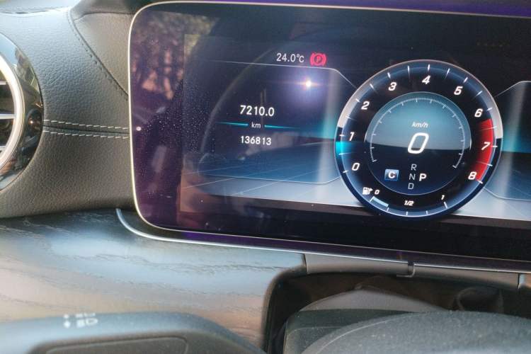 Used Mercedes-Benz E-Class 2018 E 200 L Sport Edition Odometer Close Up