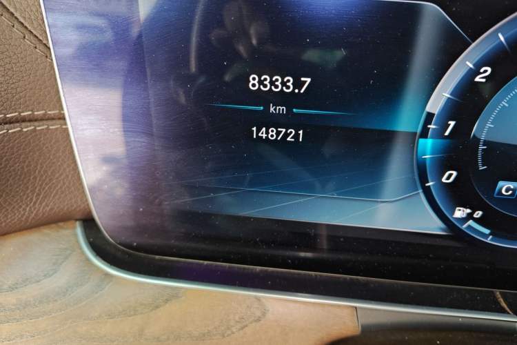 Used Mercedes-Benz E-Class 2018 Facelift E 200 L Odometer Close Up