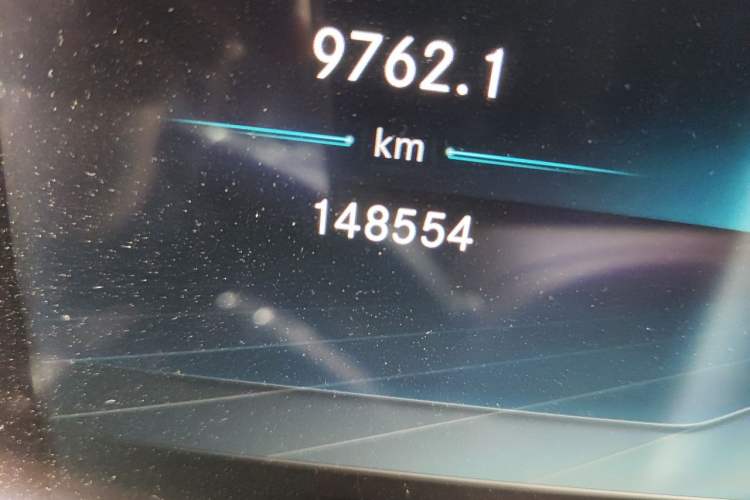 Used Mercedes-Benz E-Class 2018 Facelift E 200 L 4MATIC Odometer Close Up