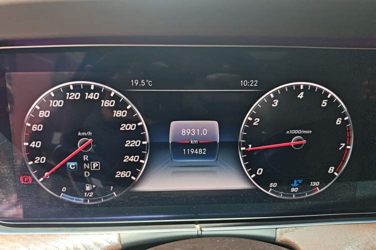 Used Mercedes-Benz E-Class 2018 Facelifted E 300 L Stylish Version Odometer Close Up