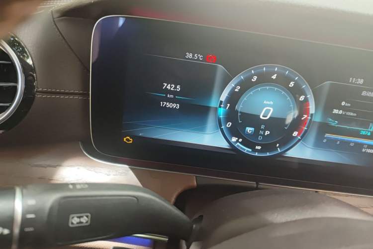 Used Mercedes-Benz E-Class 2018 E 300 L Stylish Model Odometer Close Up