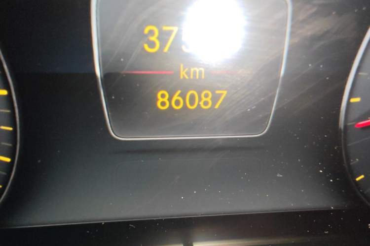 Used Mercedes-Benz E-Class 2018 E 300 L Sport Luxury Edition Odometer Close Up