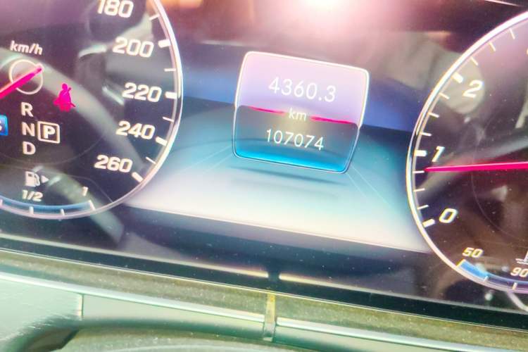 Used Mercedes-Benz E-Class 2018 Facelift E 200 L Sport Edition Odometer Close Up