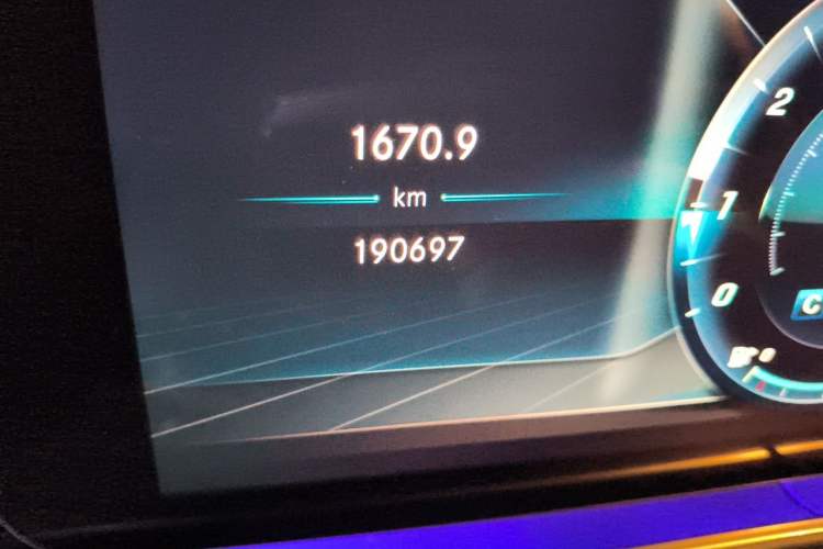 Used Mercedes-Benz E-Class 2018 E 300 L Sport Luxury Edition Odometer Close Up