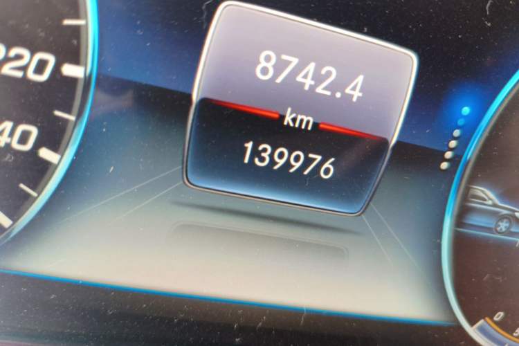 Used Mercedes-Benz E-Class 2018 Facelifted E 300 L Stylish Version Odometer Close Up