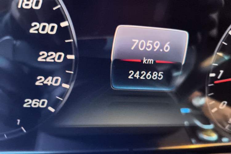 Used Mercedes-Benz E-Class 2018 Facelifted E 300 L Stylish Version Odometer Close Up