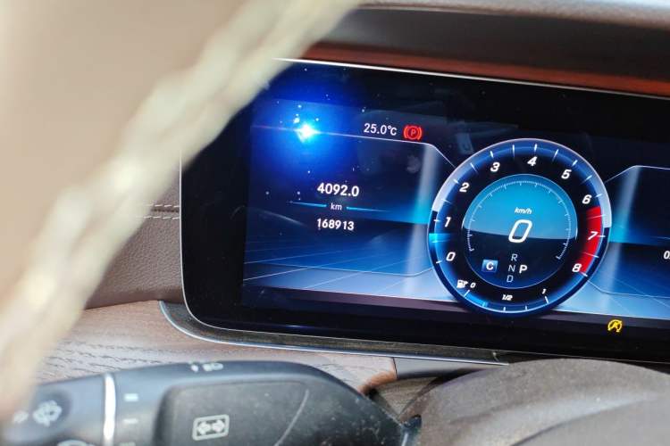 Used Mercedes-Benz E-Class 2018 E 200 L Odometer Close Up