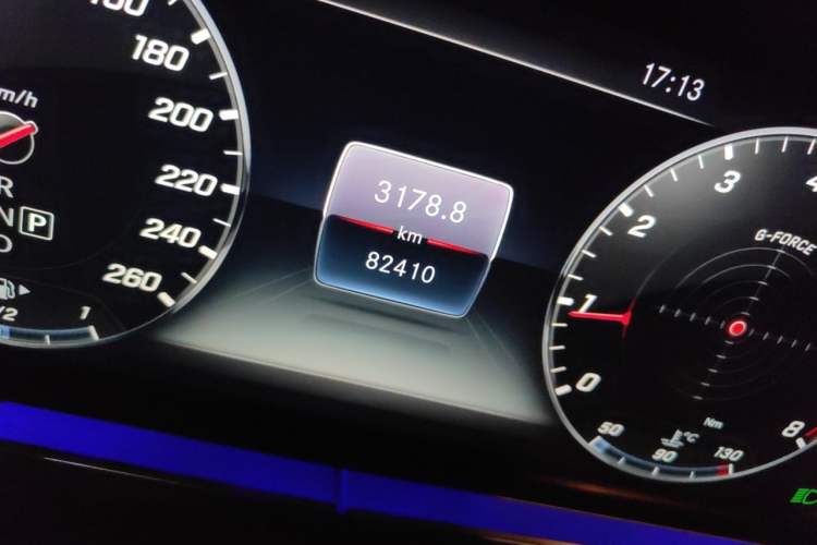 Used Mercedes-Benz E-Class 2018 Facelift E 300 L Luxury Edition Odometer Close Up