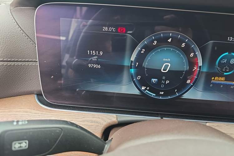 Used Mercedes-Benz E-Class 2018 Facelifted E 300 L Stylish Version Odometer Close Up