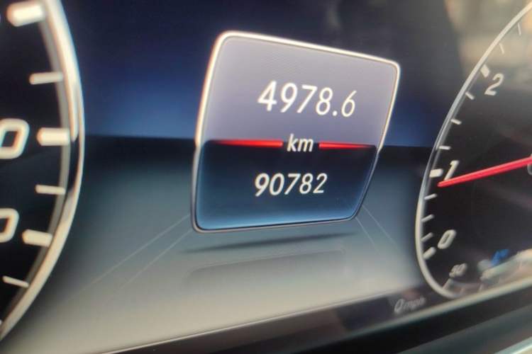 Used Mercedes-Benz E-Class 2018 E 200 L 4MATIC Odometer Close Up