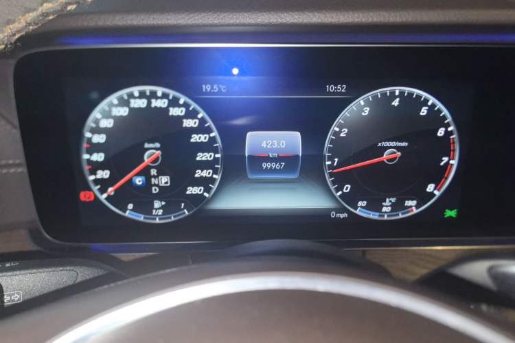 Used Mercedes-Benz E-Class 2018 Facelifted E 300 L Stylish Version Odometer Close Up