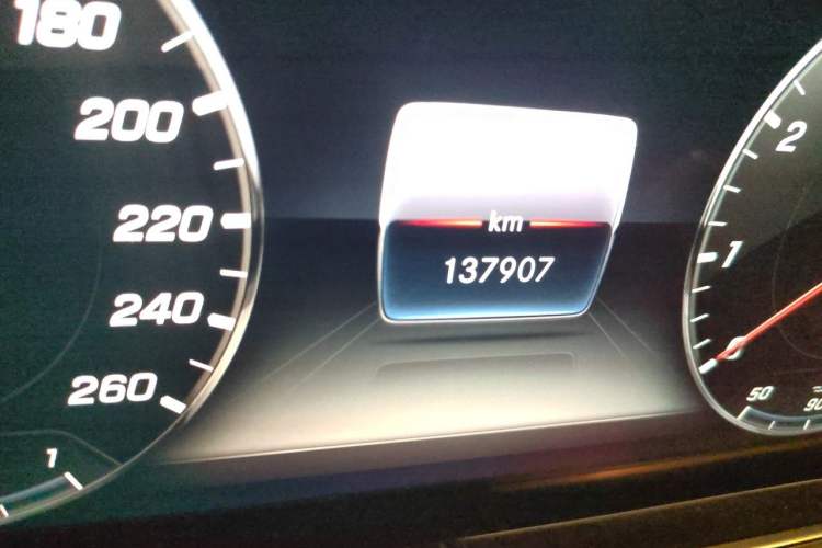 Used Mercedes-Benz E-Class 2018 Facelift E 200 L Sport Edition Odometer Close Up