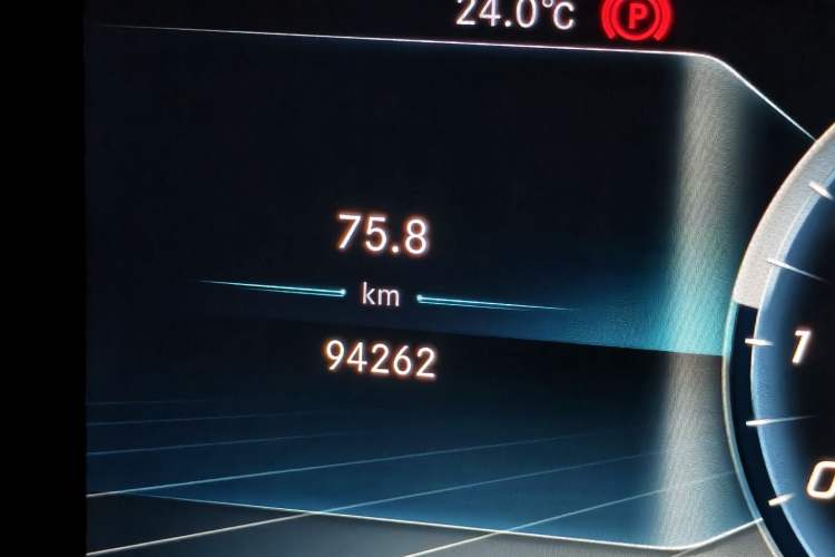 Used Mercedes-Benz E-Class 2018 Facelift E 200 L Sport Edition Odometer Close Up