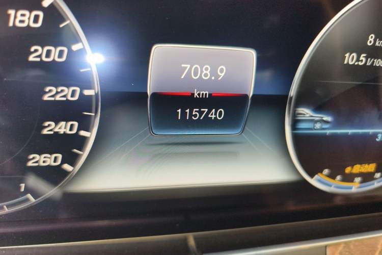 Used Mercedes-Benz E-Class 2018 Facelift E 200 L Odometer Close Up