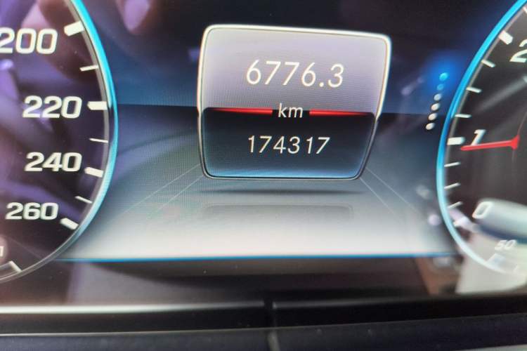 Used Mercedes-Benz E-Class 2018 Facelifted E 300 L Stylish Version Odometer Close Up