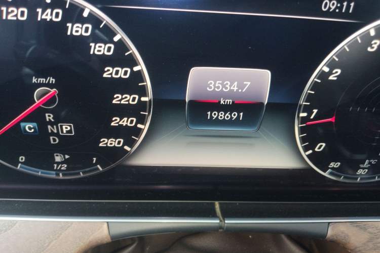 Used Mercedes-Benz E-Class 2018 Facelift E 200 L Odometer Close Up