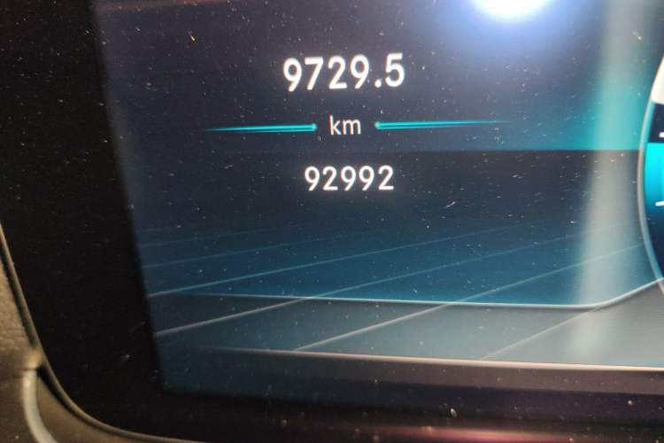 Used Mercedes-Benz E-Class 2018 Facelifted E 300 L Stylish Version Odometer Close Up