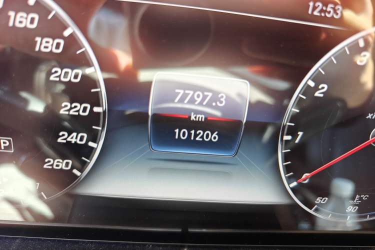 Used Mercedes-Benz E-Class 2018 E 200 L Odometer Close Up