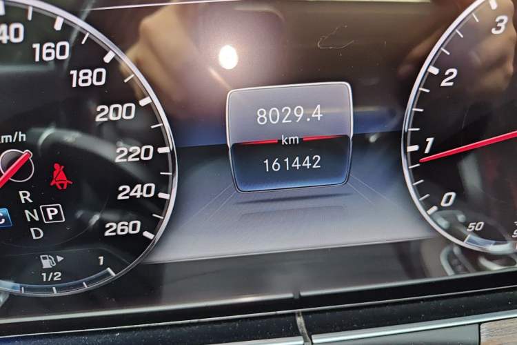 Used Mercedes-Benz E-Class 2018 Facelifted E 300 L Stylish Version Odometer Close Up