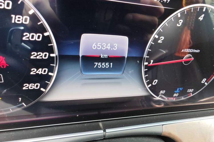 Used Mercedes-Benz E-Class 2018 Facelifted E 300 L Stylish Version Odometer Close Up