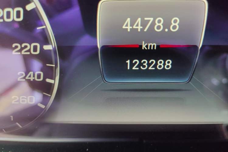 Used Mercedes-Benz E-Class 2018 Facelifted E 300 L Stylish Version Odometer Close Up